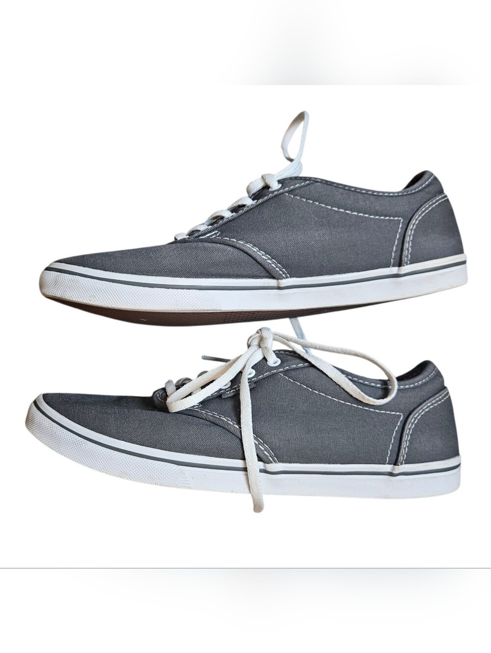 Vans | Gray Canvas Low-Top Sneakers with White Laces | Size 8